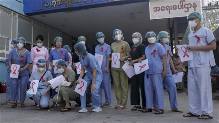 Nhân viên khắp Myanmar nghỉ việc, phản đối đảo chính quân sự - 1