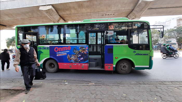Xe buýt thủ đô vắng hoe ngày gần tết vì Covid-19