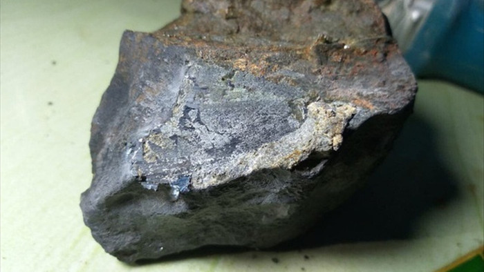 Hô biến thiên thạch thành đá chữa bệnh ma thuật gây xôn xao ở Indonesia - 1