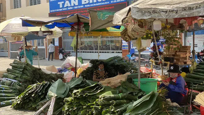Chợ lá dong đông đúc nhất Sài Gòn chỉ còn vài người bán - Ảnh 7.
