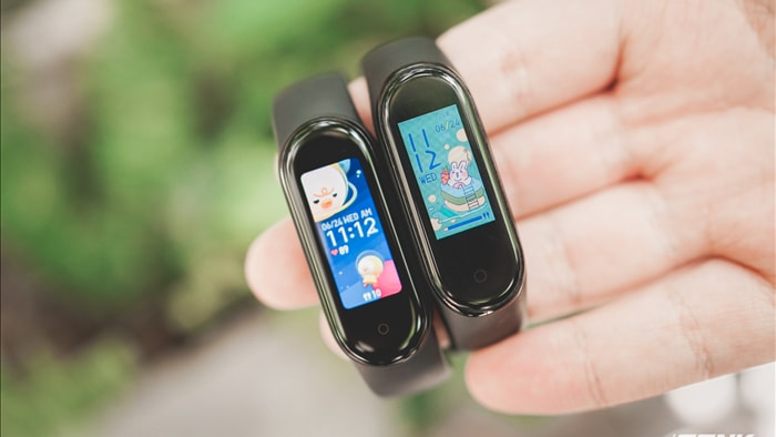 Trên tay Xiaomi Mi Watch Lite: Smartwatch hỗ trợ GPS giá rẻ, tiếng Việt hỗ trợ đầy đủ Trên tay Xiaomi Mi Watch Lite: Smartwatch hỗ trợ GPS giá rẻ, tiếng Việt hỗ trợ đầy đủ