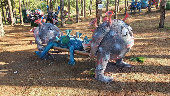 Công viên chống dịch Covid-19 qua điêu khắc ấn tượng ở Đà Lạt