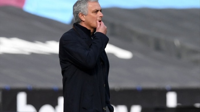 Chiếc ghế huấn luyện viên của Mourinho lung lay dữ dội - 1