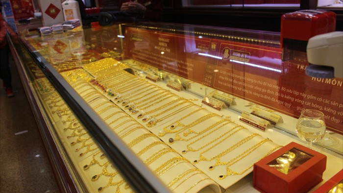 Giá vàng sụt giảm, người mua vàng Thần Tài đã lỗ 750.000 đồng/lượng - 1