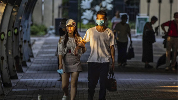 Trung Quốc dậy sóng vì sáng kiến mai mối gái ế thành phố cho trai quê