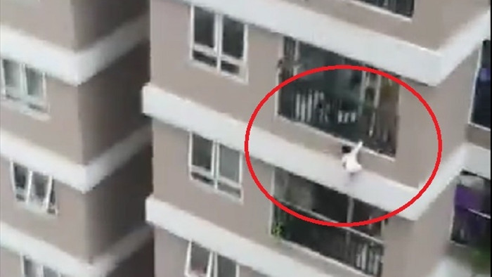 Nam thanh niên cứu bé gái rơi từ tầng 12A chung cư ở Hà Nội - 1