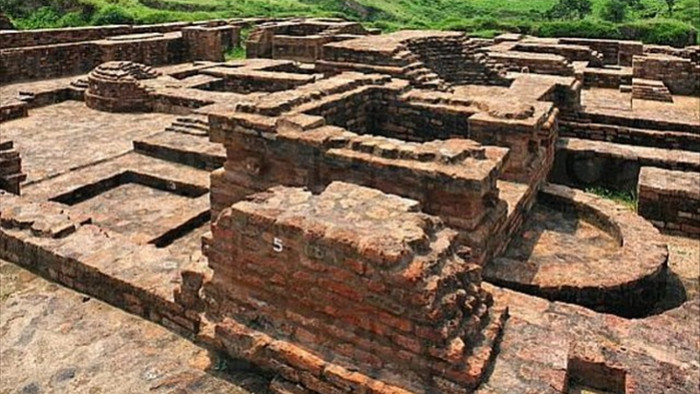 Phát hiện dấu tích và khai quật hàng chục pho tượng Phật nghìn năm tuổi - 2