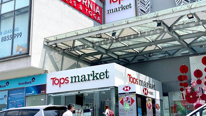 BigC 'thay tên đổi họ' thành Tops market, lác đác người Sài Gòn đến mua sắm - 1