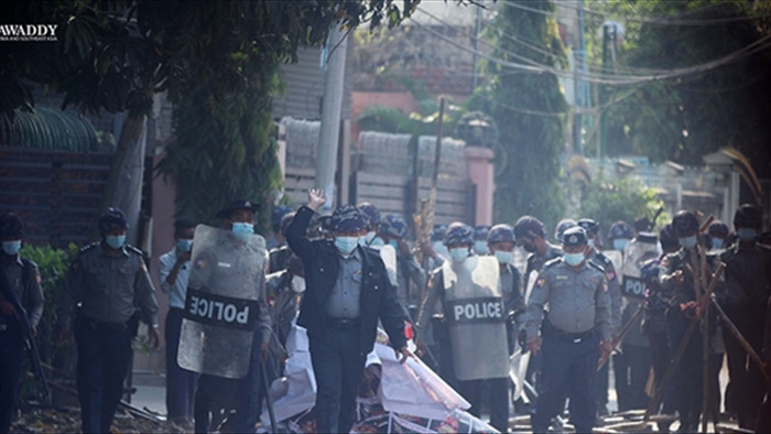 Hơn 600 cảnh sát tham gia biểu tình cùng dân Myanmar - 1