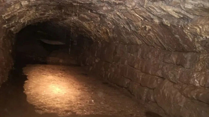 Phát hiện đường hầm bí mật 800 năm tuổi ở Anh - 1