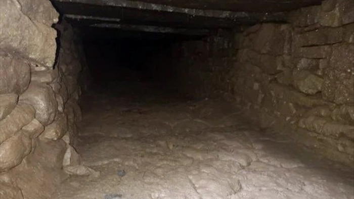 Phát hiện đường hầm bí mật 800 năm tuổi ở Anh - 2