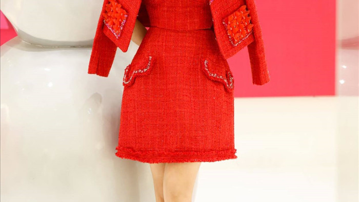 Quỳnh Nga 'Cá sấu chúa' quyến rũ với váy đỏ