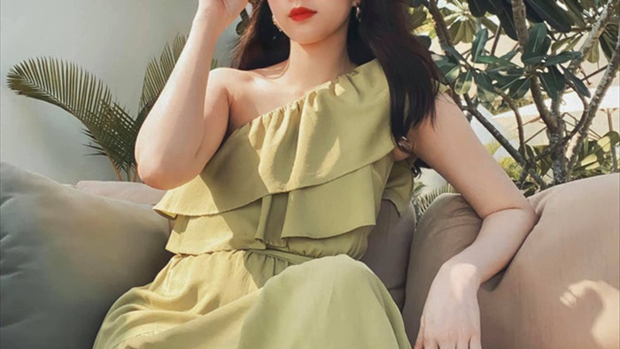 Hoa hậu Đặng Thu Thảo tái xuất, váy áo đơn giản vẫn cực xinh đẹp - 1