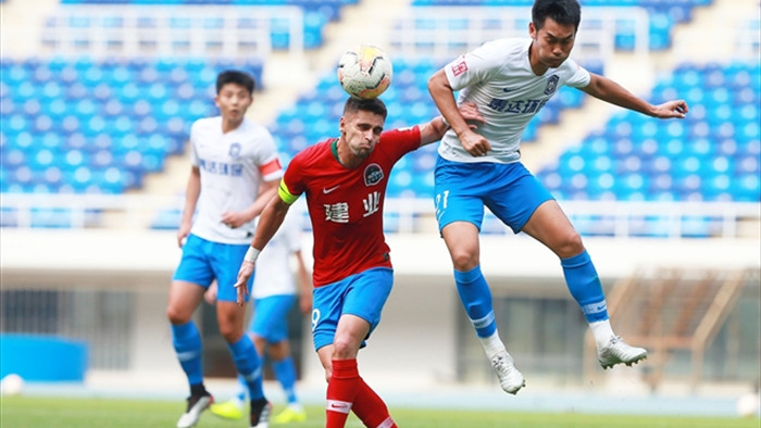 Bóng đá Trung Quốc khủng hoảng: Cầu thủ rớt giá thê thảm, bị ép giảm nửa lương - 1