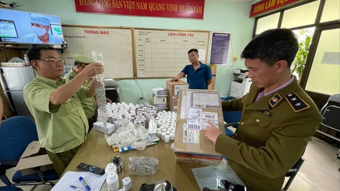 Bắt giữ lô dược phẩm lậu khổng lồ từ sân bay Nội Bài