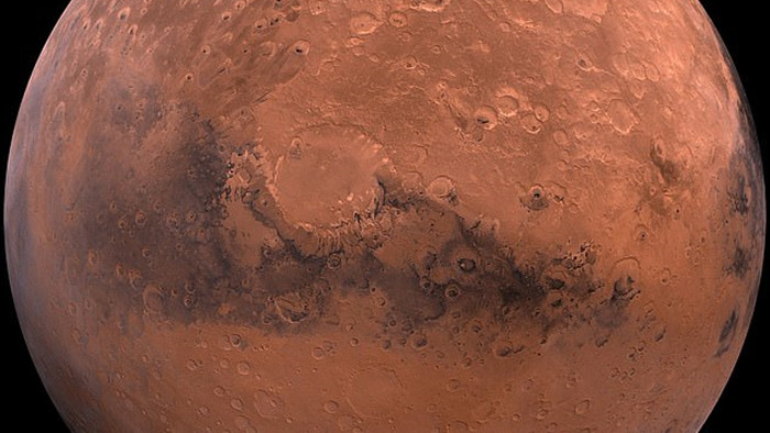Các nhà khoa học cho biết nước trên Sao Hỏa có thể không biến mất, nó chỉ bị ẩn dưới lớp đá trên bề mặt - Ảnh 1.