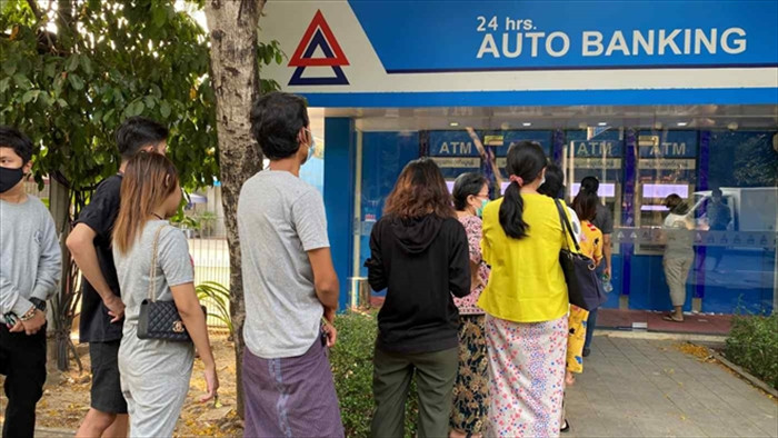 Myanmar: Ngân hàng đóng cửa, doanh nghiệp chật vật trả lương nhân viên - 1
