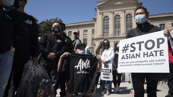 Ảnh: Biểu tình chống thù ghét người gốc Á sau vụ xả súng đẫm máu Atlanta - 1