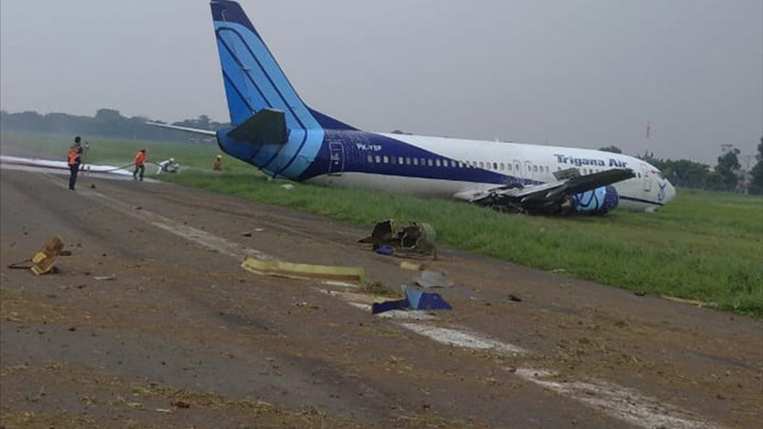 Máy bay Indonesia trượt khỏi đường băng khi hạ cánh