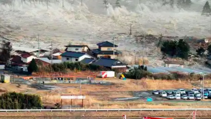 Sóng thần ập vào bờ biển Nhật sau động đất 7,2 độ