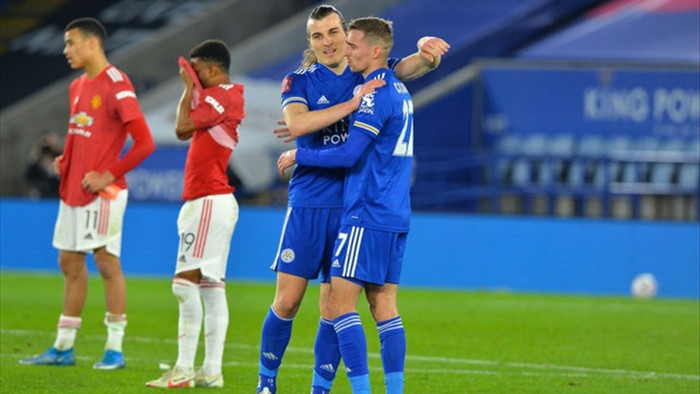 Leicester 3-1 Man Utd: Fred hóa tội đồ - 4