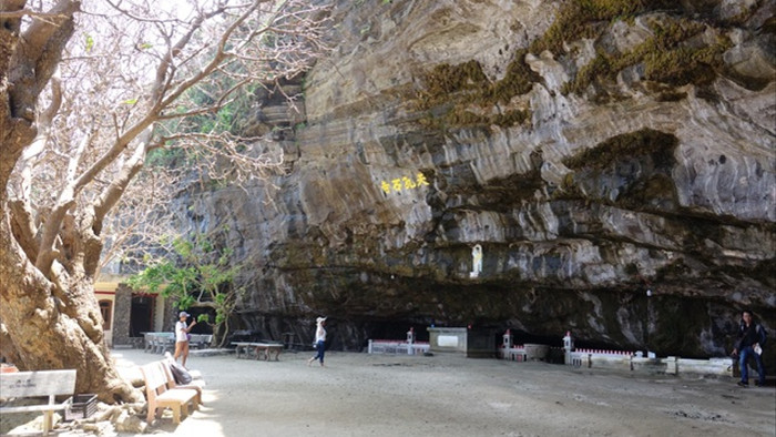 Kỳ lạ ngôi chùa không sư trong hang đá núi lửa nghìn năm ở Lý Sơn - 2