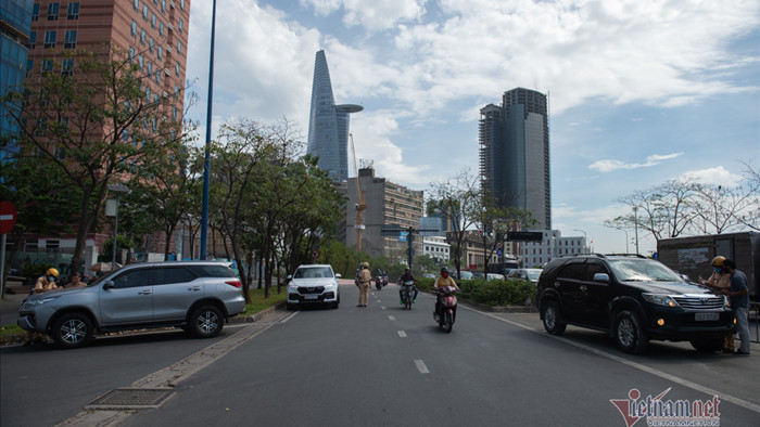 'Đi nhầm' vào đường cấm gần hầm sông Sài Gòn, nhiều tài xế bị phạt