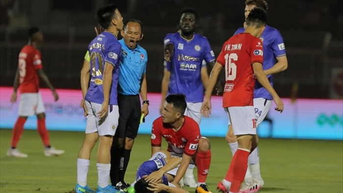 Hoàng Thịnh tạm rời CLB TPHCM, về nhà để ổn định tâm lý - 1 Hoàng Thịnh tạm rời CLB TPHCM, về nhà để ổn định tâm lý - 1