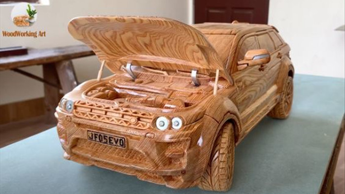 Màn 'hô biến' khối gỗ thành siêu xe Corvette C8 như thật của nghệ nhân Việt