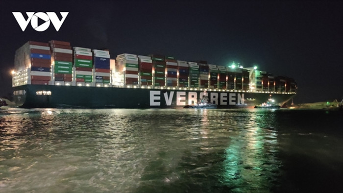 Ai Cập họp báo thông tin về tiến độ giải cứu tàu mắc cạn tại kênh đào Suez - 1