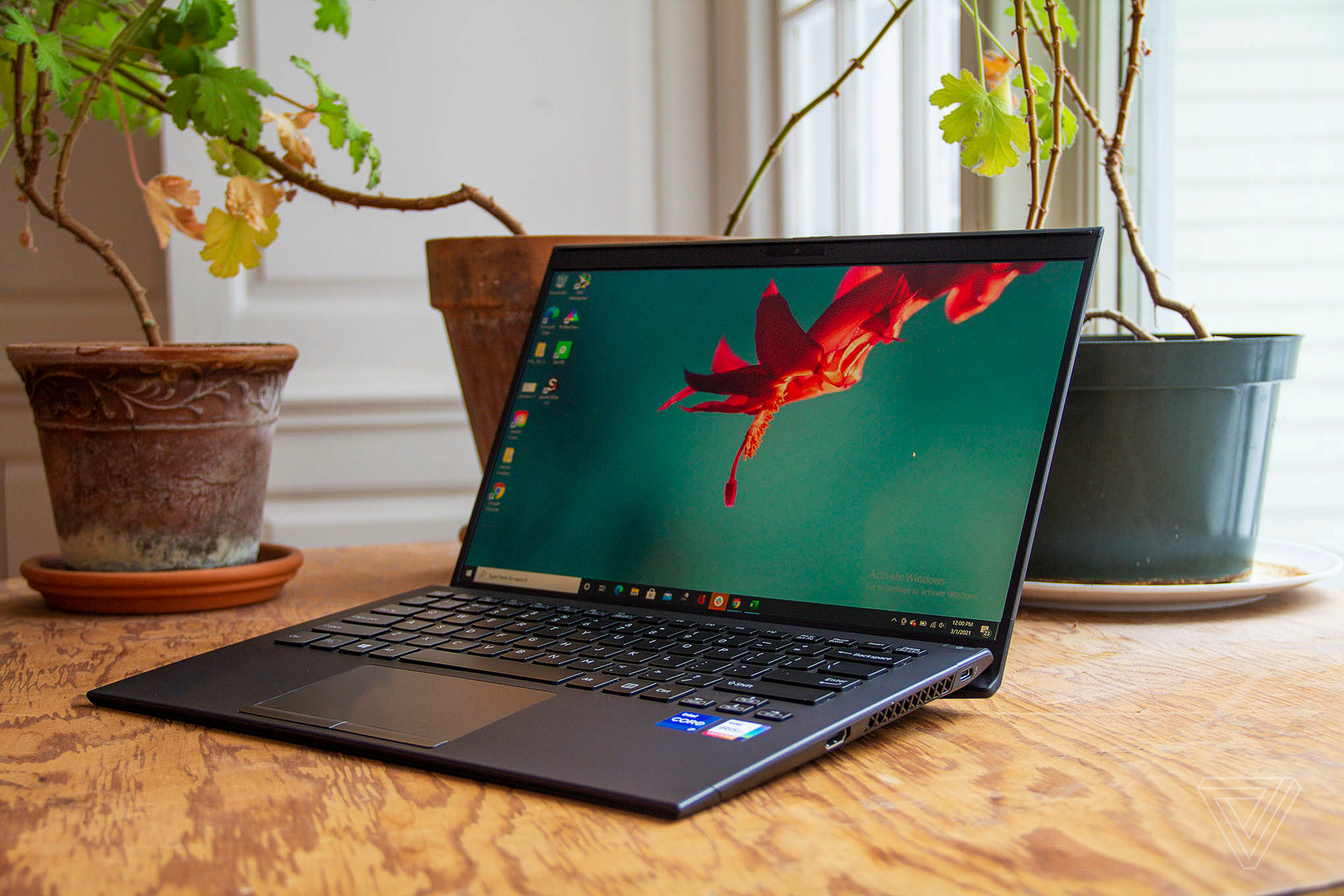 Đánh giá Vaio Z (2021): Có gì bên trong một chiếc laptop làm hoàn toàn từ sợi carbon?