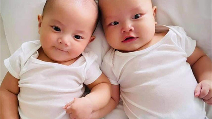 Cặp song sinh của Hồ Ngọc Hà - Kim Lý biểu cảm đáng yêu