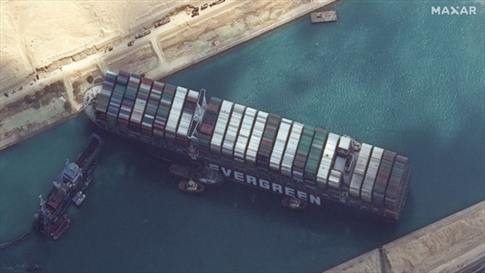 Siêu tàu hàng lại 'mắc kẹt' ở kênh đào Suez - 1