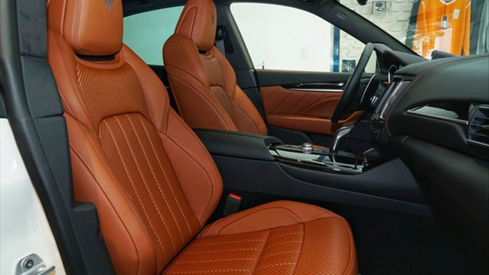 Ngắm nội thất tinh tế Ermenegildo Zegna trên chiếc Maserati Levante - 8