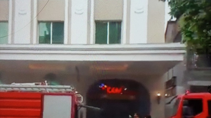 Hà Nội: Xe ô tô bốc cháy dưới tầng hầm Tràng Tiền Plaza - 2