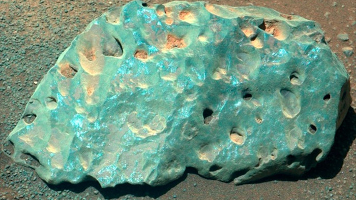 Tàu thám hiểm vừa phát hiện ra hòn đá kỳ lạ trên sao Hỏa - 1