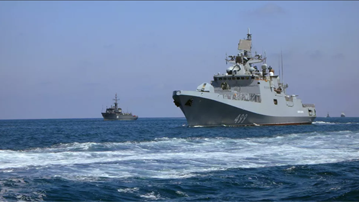 Nga - Mỹ ồ ạt điều tàu chiến, Ukraine có nguy cơ thành thùng thuốc súng - 1