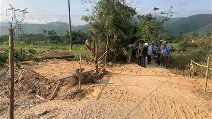 Người dân Huế lập hàng rào chặn thi công cao tốc Cam Lộ - La Sơn - 1