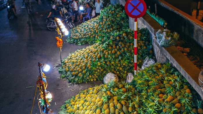 Khoảnh khắc đẹp lãng mạn của chợ Long Biên khi đêm về - 6