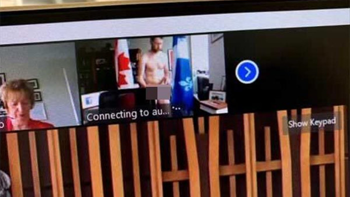 Nghị sĩ Canada lộ hình ảnh khỏa thân đi lại giữa phiên họp trực tuyến