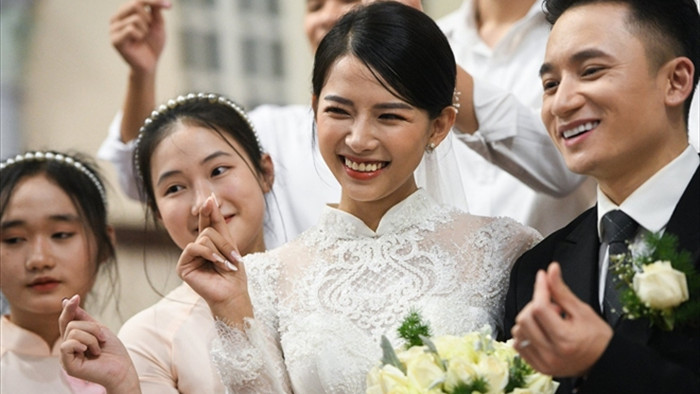 Vợ Phan Mạnh Quỳnh rạng ngời hạnh phúc trong Thánh lễ hôn phối - 3