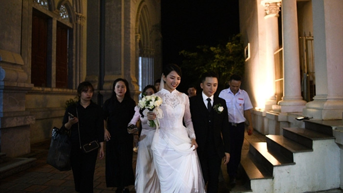 Vợ Phan Mạnh Quỳnh rạng ngời hạnh phúc trong Thánh lễ hôn phối - 9