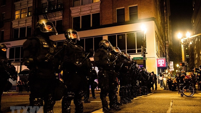 Cảnh sát Mỹ tuyên bố tình trạng bạo động tại thành phố Portland - 1