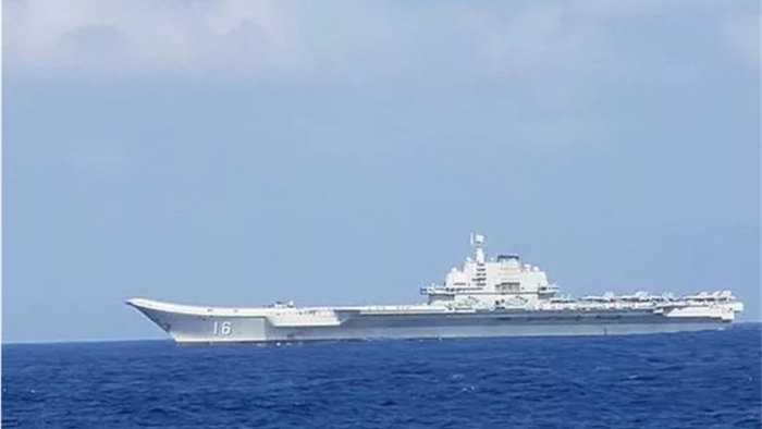 Tàu chiến Mỹ ‘bám theo’ tàu sân bay Trung Quốc trên Biển Đông - 1
