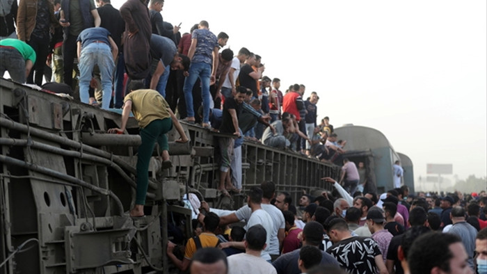 Tai nạn đường ray thảm khốc ở Ai Cập: 11 người chết, 98 người bị thương - 1