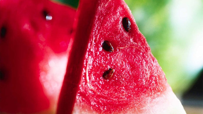 Vào mùa hè, ăn dưa hấu có tác dụng khiến ai cũng thích mê lại còn làm thuốc chữa bệnh siêu hay - Ảnh 1.