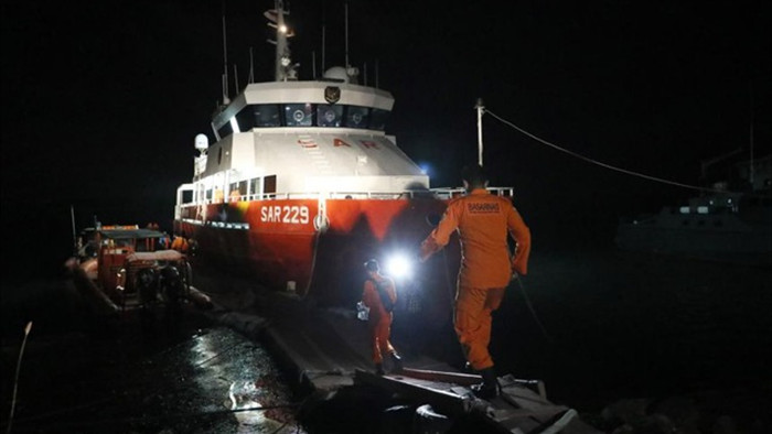 Vết dầu loang từ tàu ngầm Indonesia mất tích: Tín hiệu từ thủy thủ đoàn? - 1