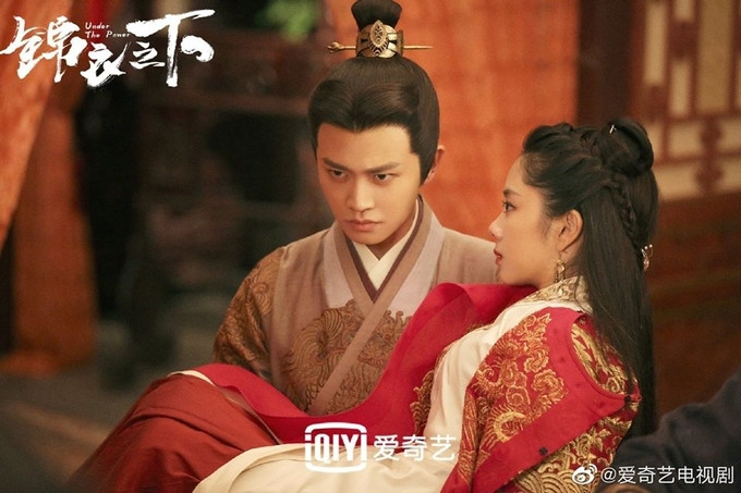 Cặp đôi Lục Dịch (Nhậm Gia Luân) và Viên Kim Hạ (Đàm Tùng Vận) trong phim.