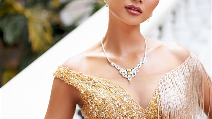 Hoa hậu H'hen Niê khoe vóc dáng nữ thần trong bộ váy xuyên thấu  - 4