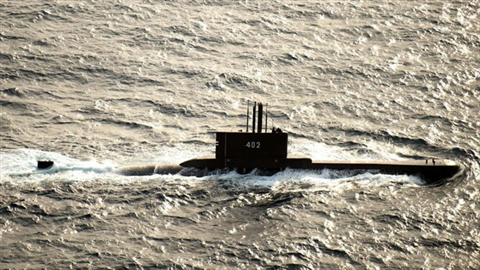 Mỹ điều máy bay săn ngầm P-8 đến giúp Indonesia tìm tàu ngầm mất tích - 1